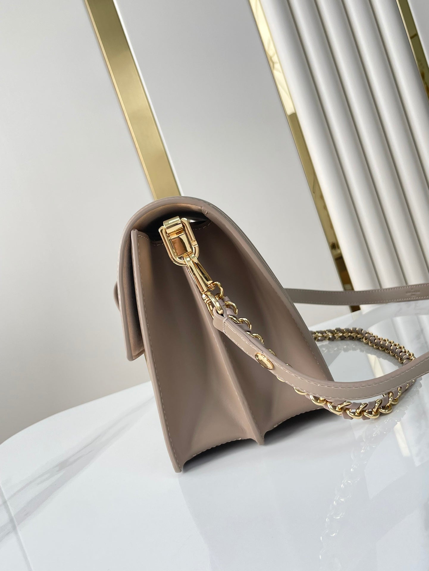 LOUIS VUITTON DAUPHINE MM 25 IN MEDIUM BROWN EPI GRAINED CALFSKIN GOLD HARDWARE