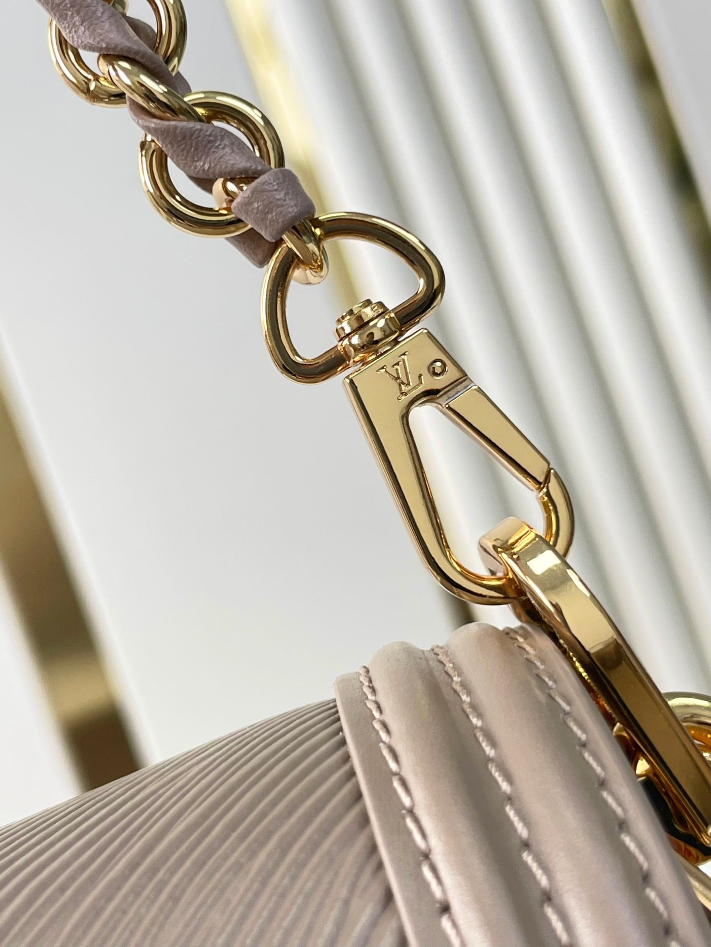 LOUIS VUITTON DAUPHINE MM 25 IN MEDIUM BROWN EPI GRAINED CALFSKIN GOLD HARDWARE
