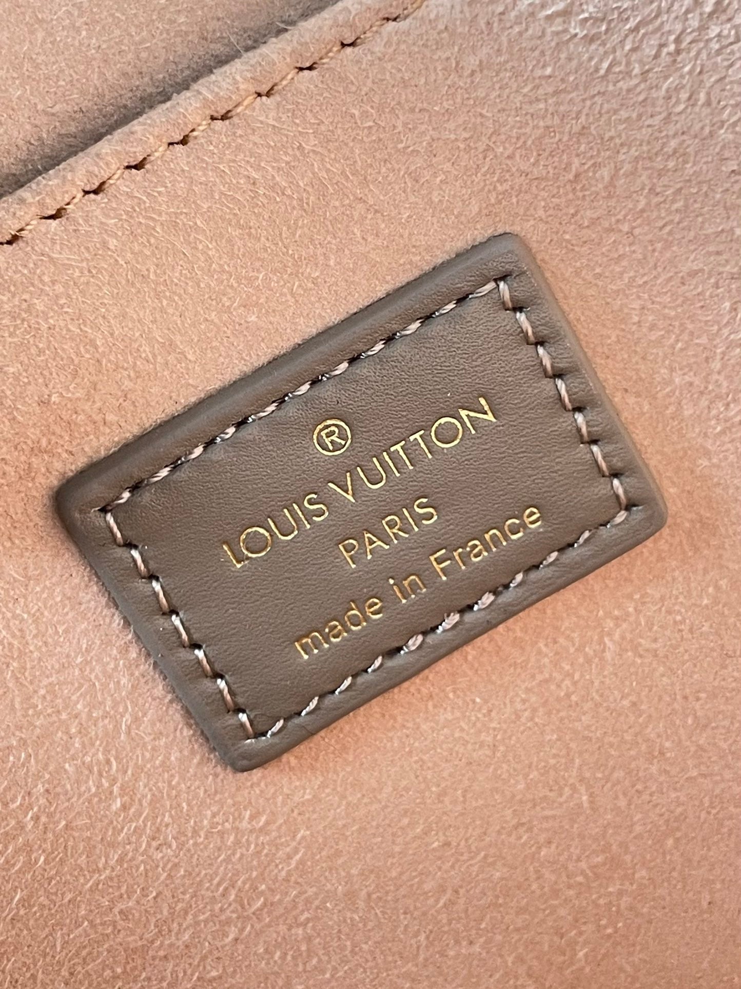 LOUIS VUITTON DAUPHINE MM 25 IN MEDIUM BROWN EPI GRAINED CALFSKIN GOLD HARDWARE