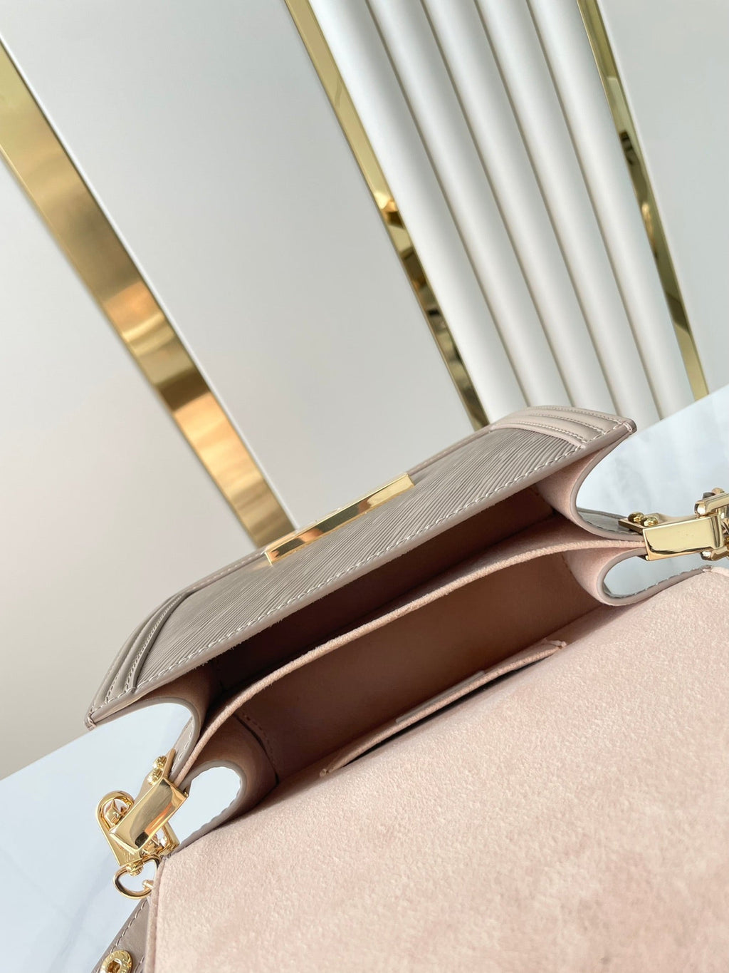 LOUIS VUITTON DAUPHINE MINI 20 IN MEDIUM BROWN EPI GRAINED CALFSKIN GOLD HARDWARE