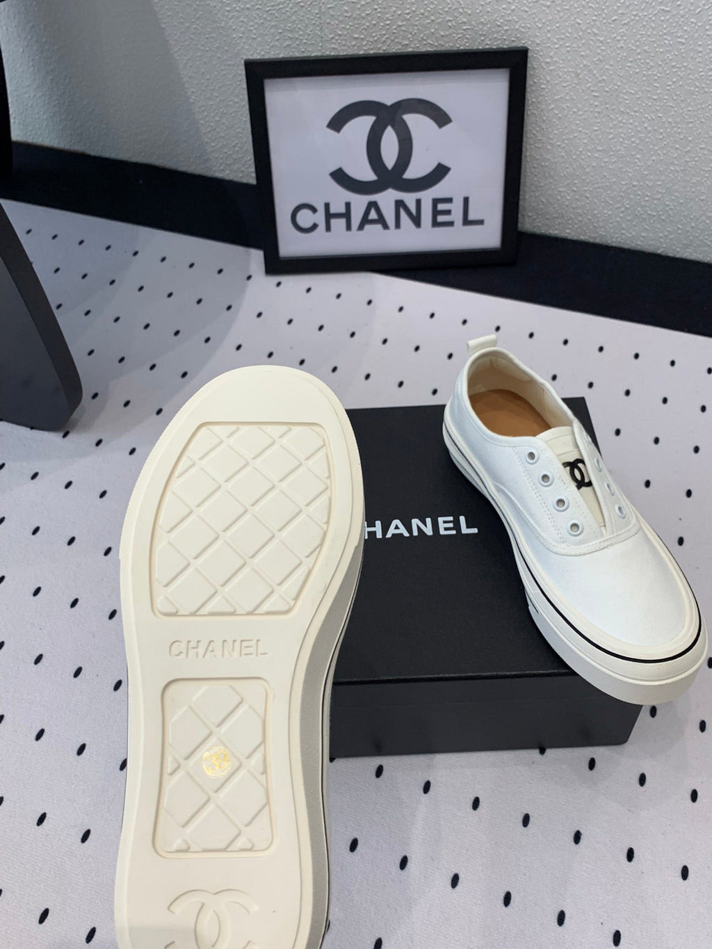CHANEL LACELESS SNEAKERS PLATFORM IN WHITE CANVAS