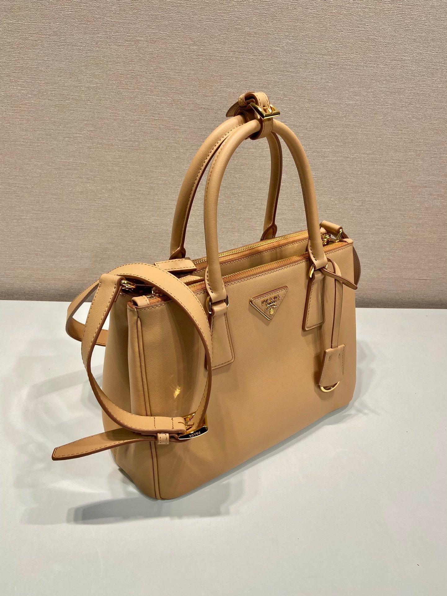 PRADA MEDIUM GALLERIA BAG 28 IN CIDER BROWN SMOOTH CALFSKIN GOLD HARDWARE