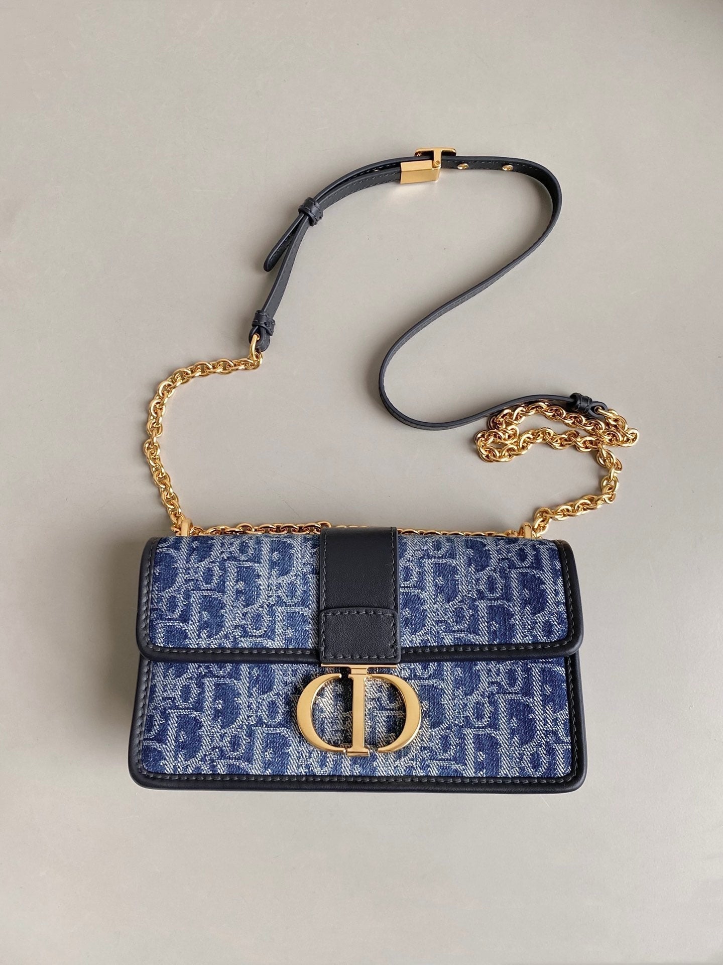 DIOR 21 MONGTAIGNE EAST-WET WITH CHAIN BLUE DENIM OBLIQUE JACQUARD