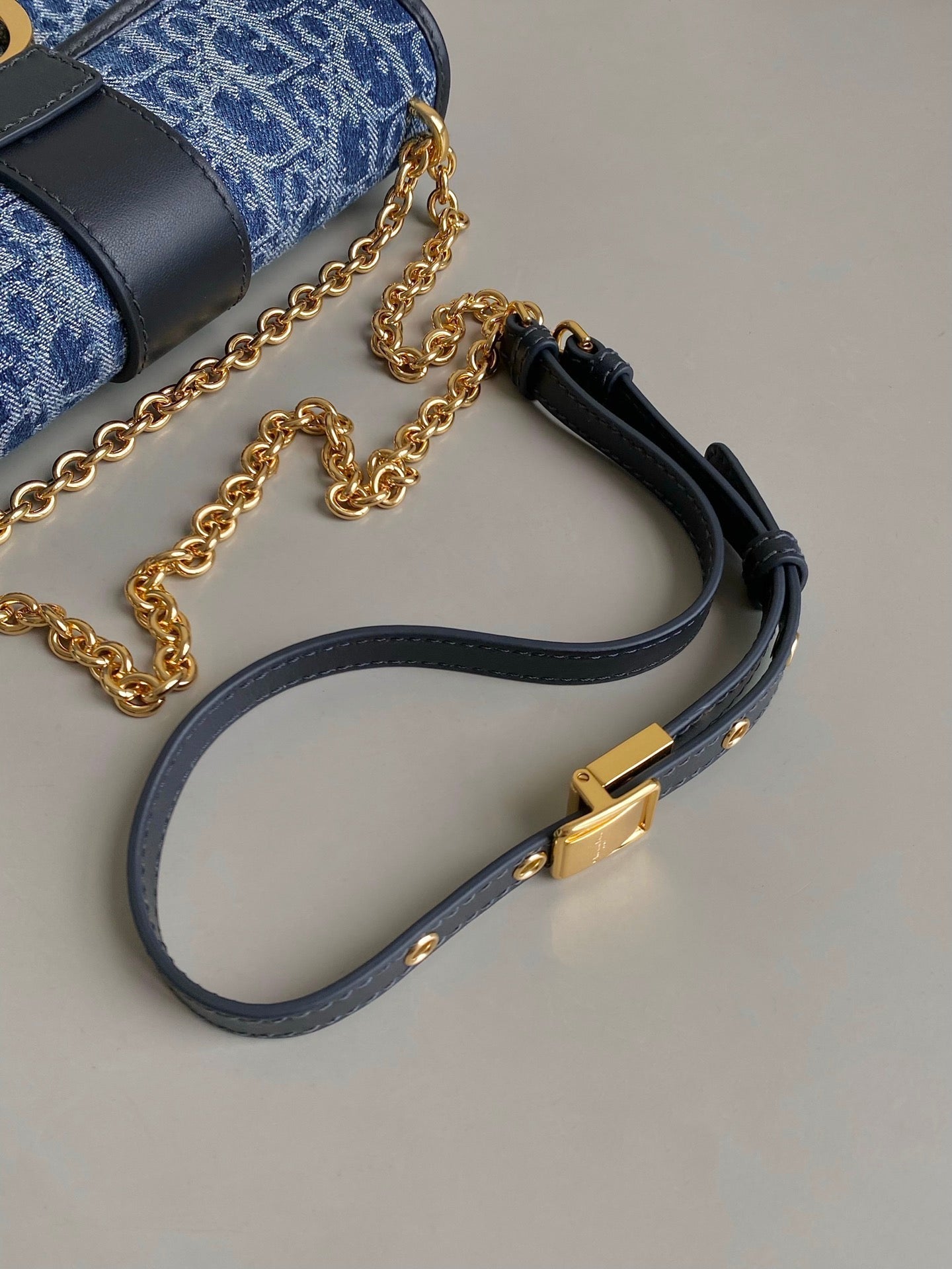 DIOR 21 MONGTAIGNE EAST-WET WITH CHAIN BLUE DENIM OBLIQUE JACQUARD