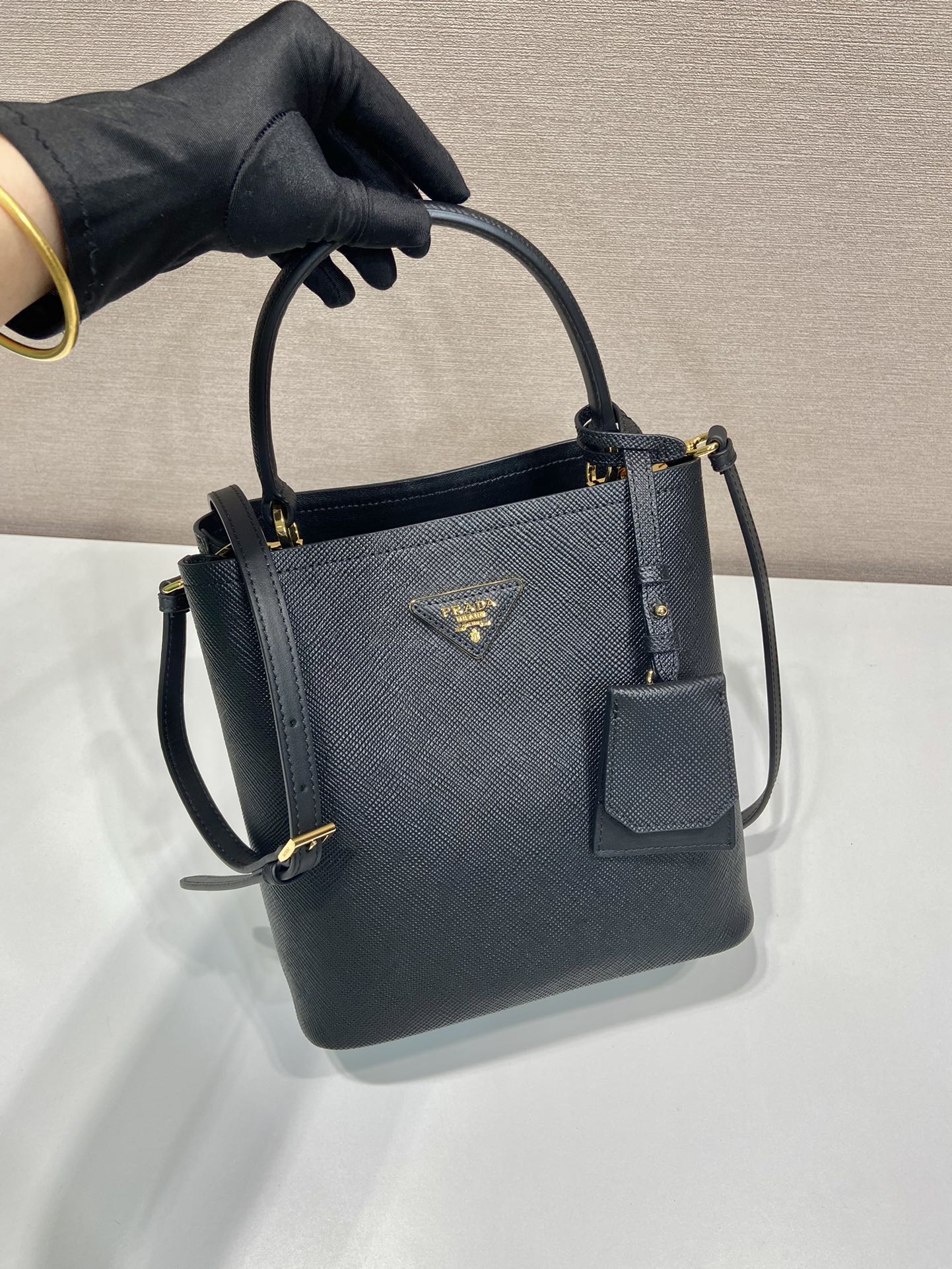 PRADA BUCKET BAG 23 IN BLACK SAFFIANO LEATHER