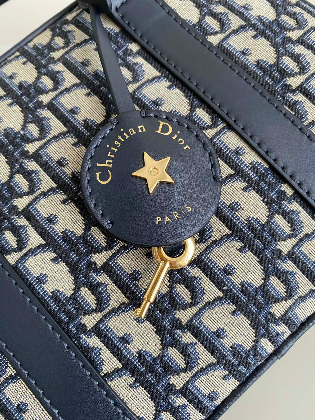 DIOR MEDIUM D-VIBE BOWLING BAG 25 BLUE JACQUARD