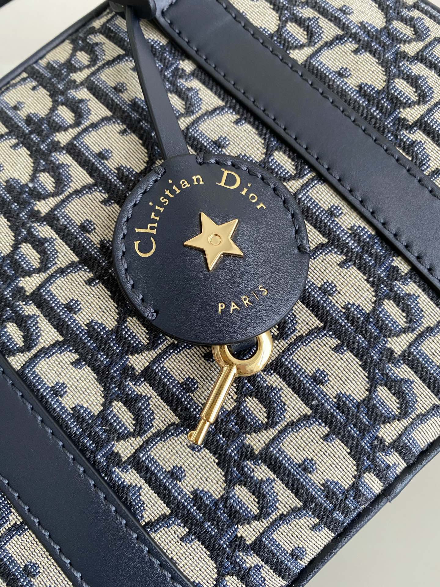 DIOR MEDIUM D-VIBE BOWLING BAG 25 BLUE JACQUARD