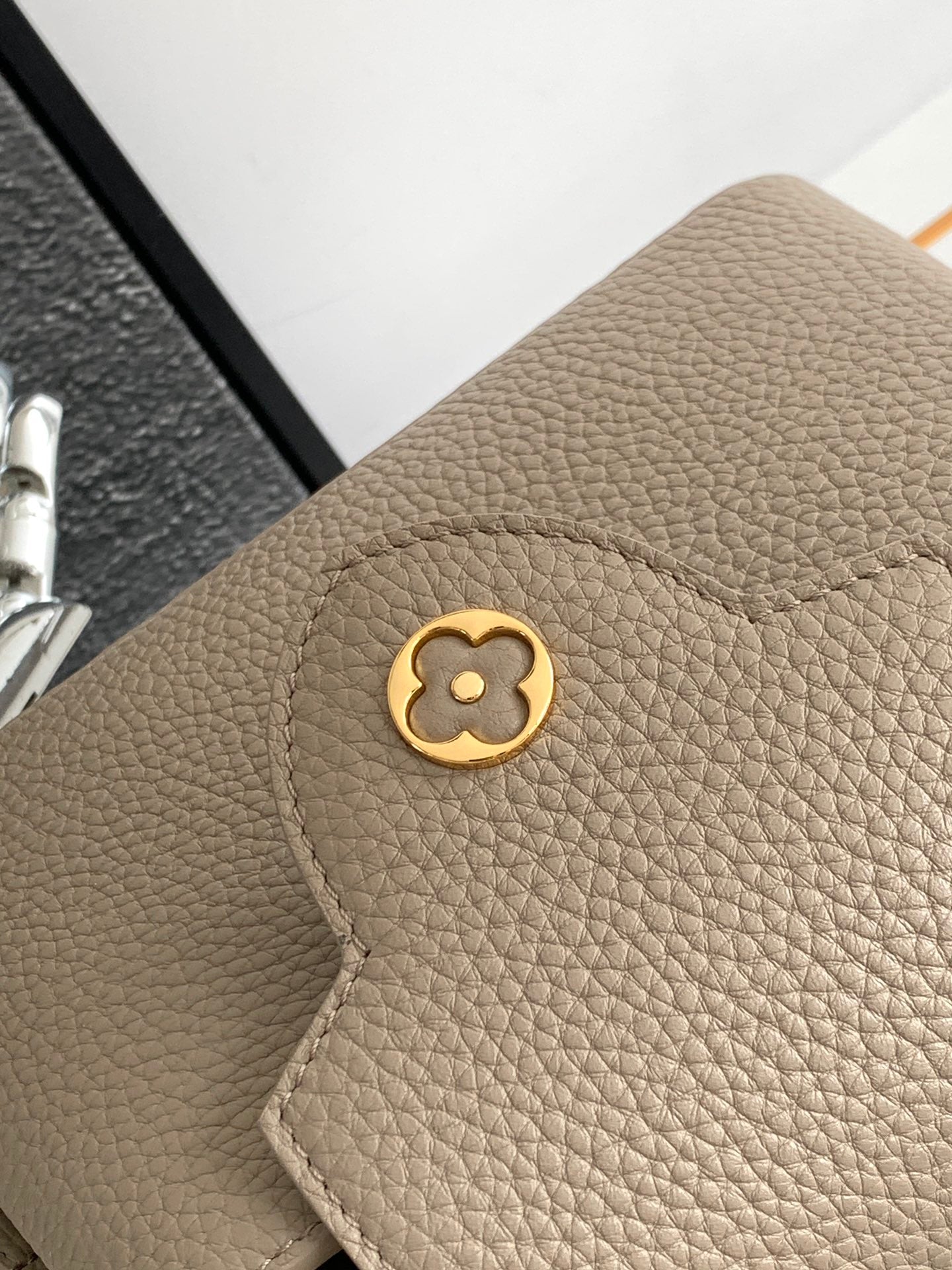 LOUIS VUITTON CAPUCINES MINI 21 IN KHAKI BROWN TAURILLON GOLD HARDWARE