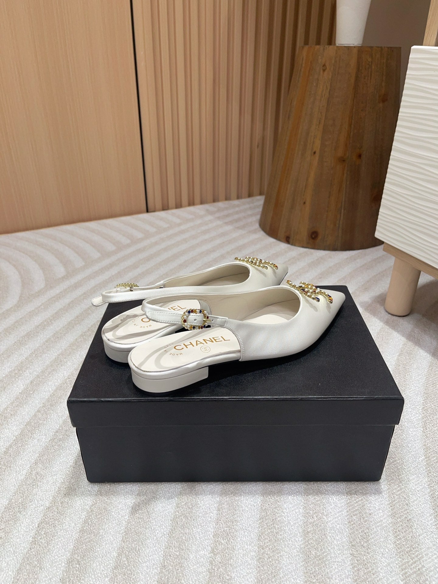 CHANEL SLINGBACKS WHITE SATIN AND LAMBSKIN