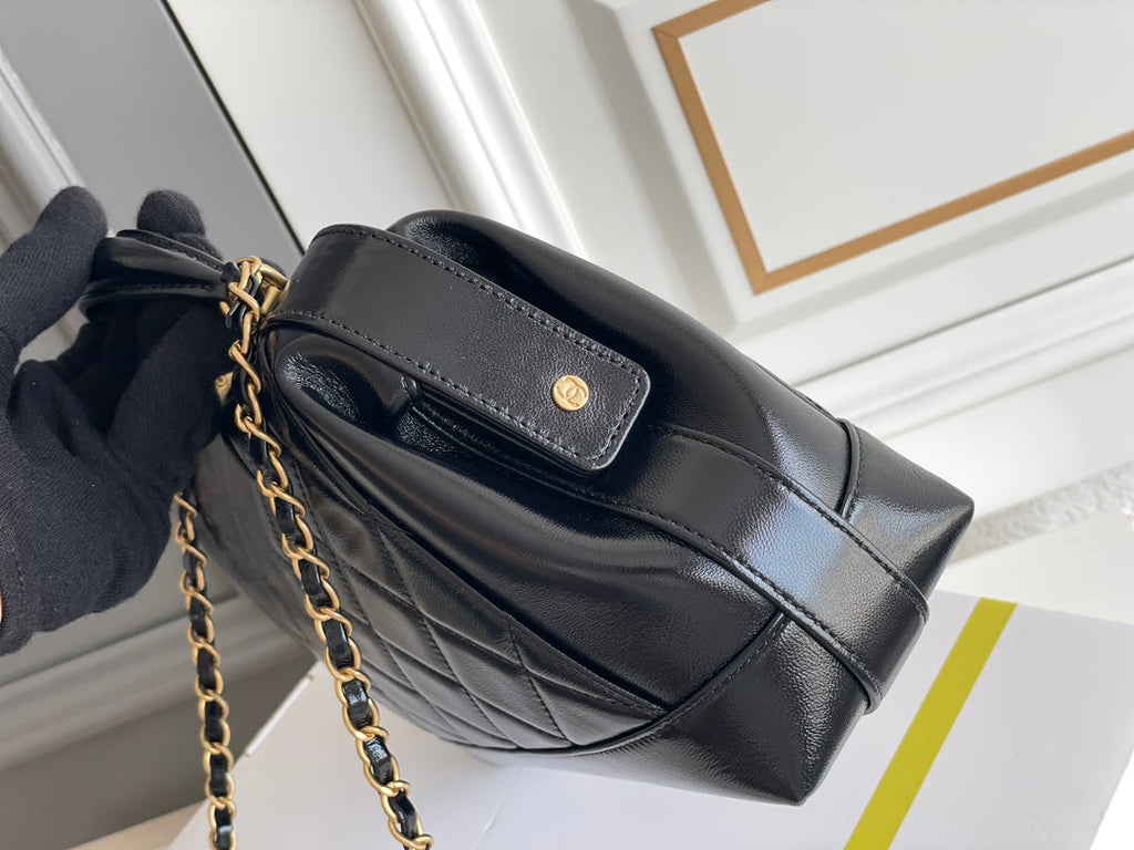 CHANEL MEDIUM 23 BAG WITH HANDLE IN BLACK LAMBSKIN