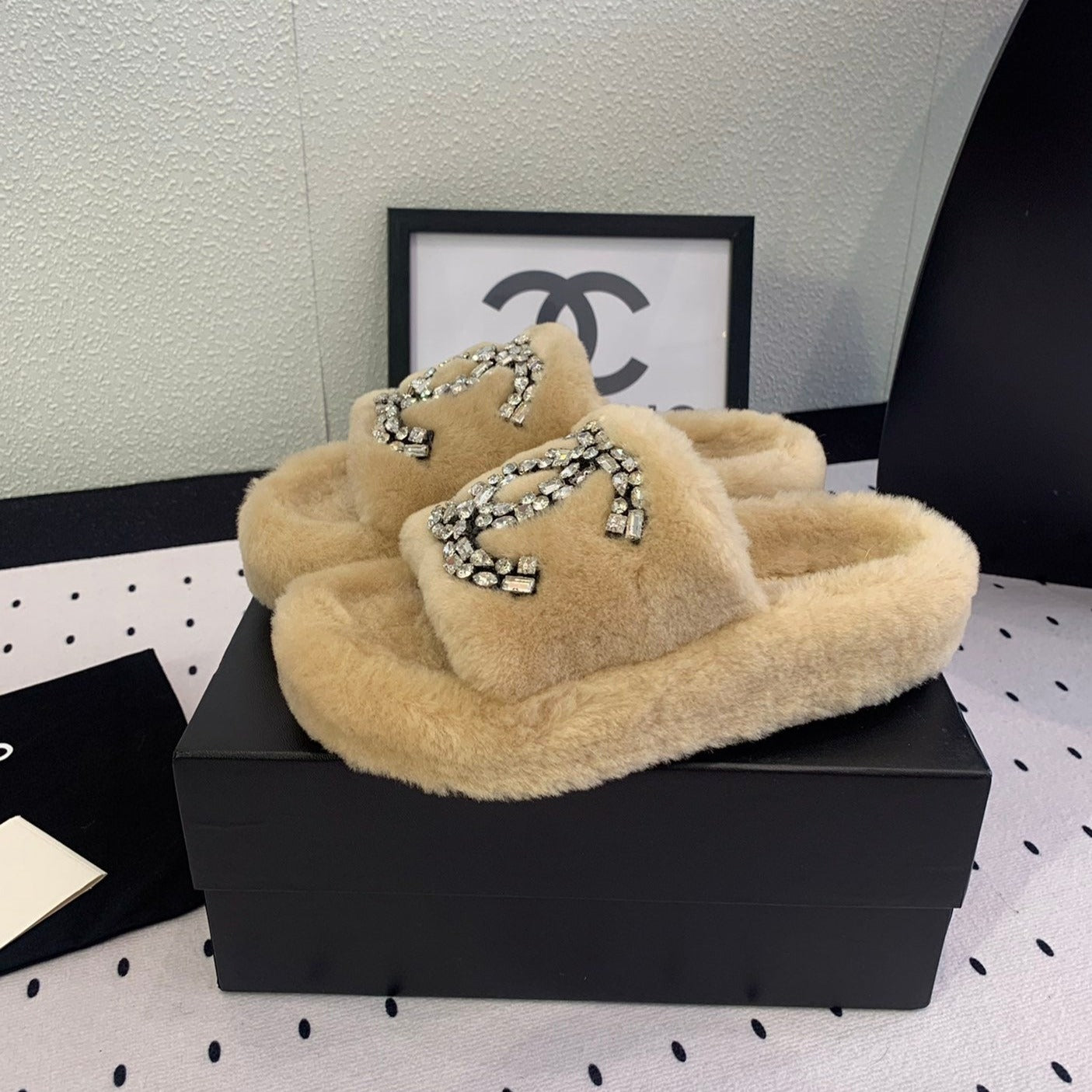 CHANEL THICK-SOLED SLIPPERS IN BEIGE CREAM SHEEP WOOL