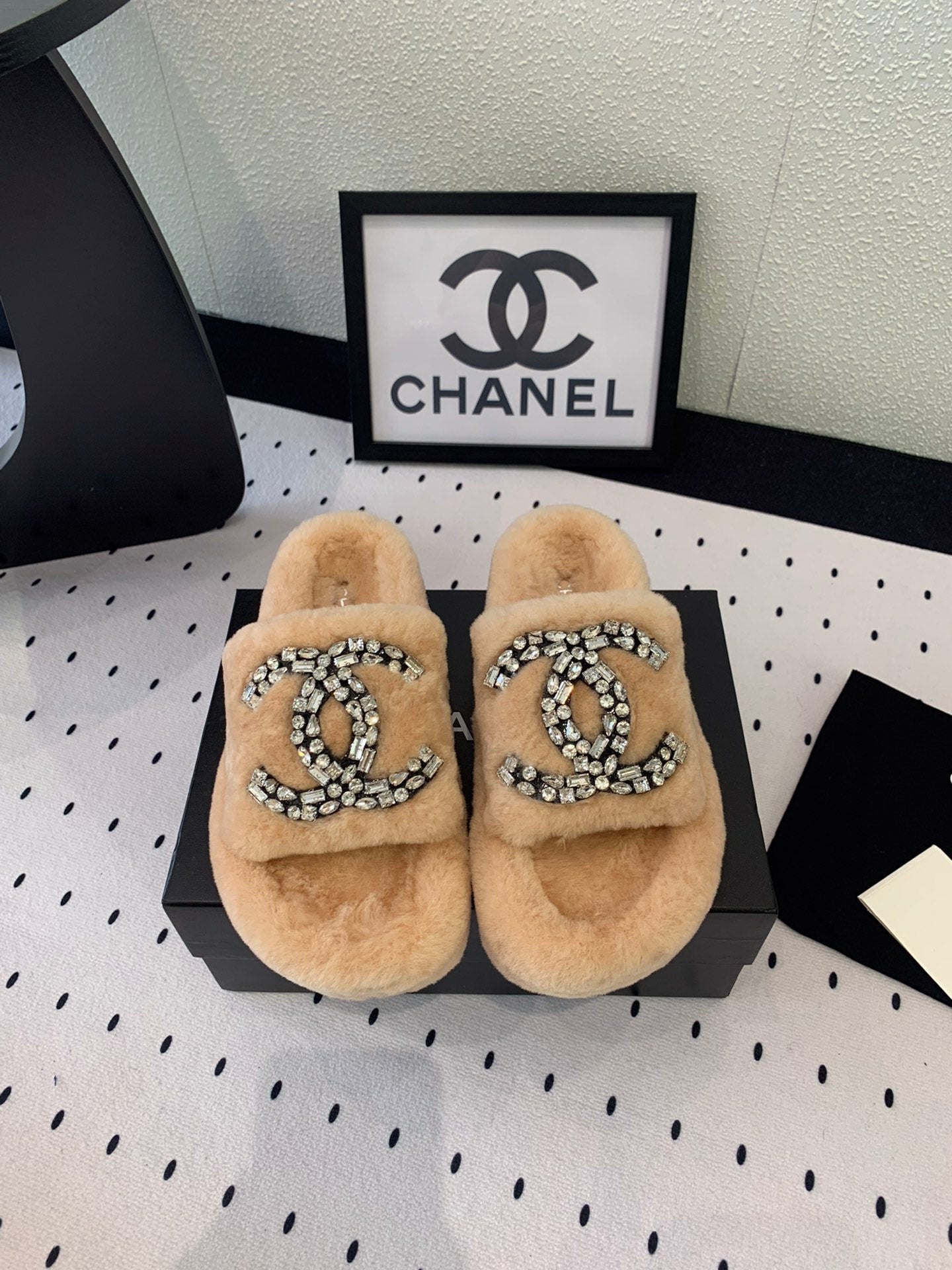 CHANEL THICK-SOLED SLIPPERS IN BRIGHT CREAM SHEEP WOOL