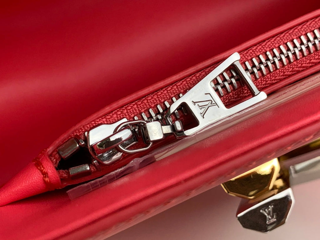 LOUIS VUITTON TWIST PM 19 IN RED EPI LEATHER GOLD AND SILVER HARDWARE