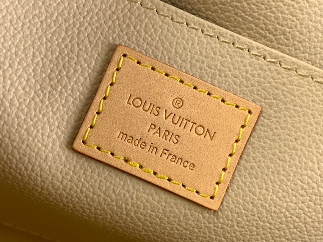 LOUIS VUITTON COSMETIC POUCH 22 IN BROWN MONOGRAM CANVAS