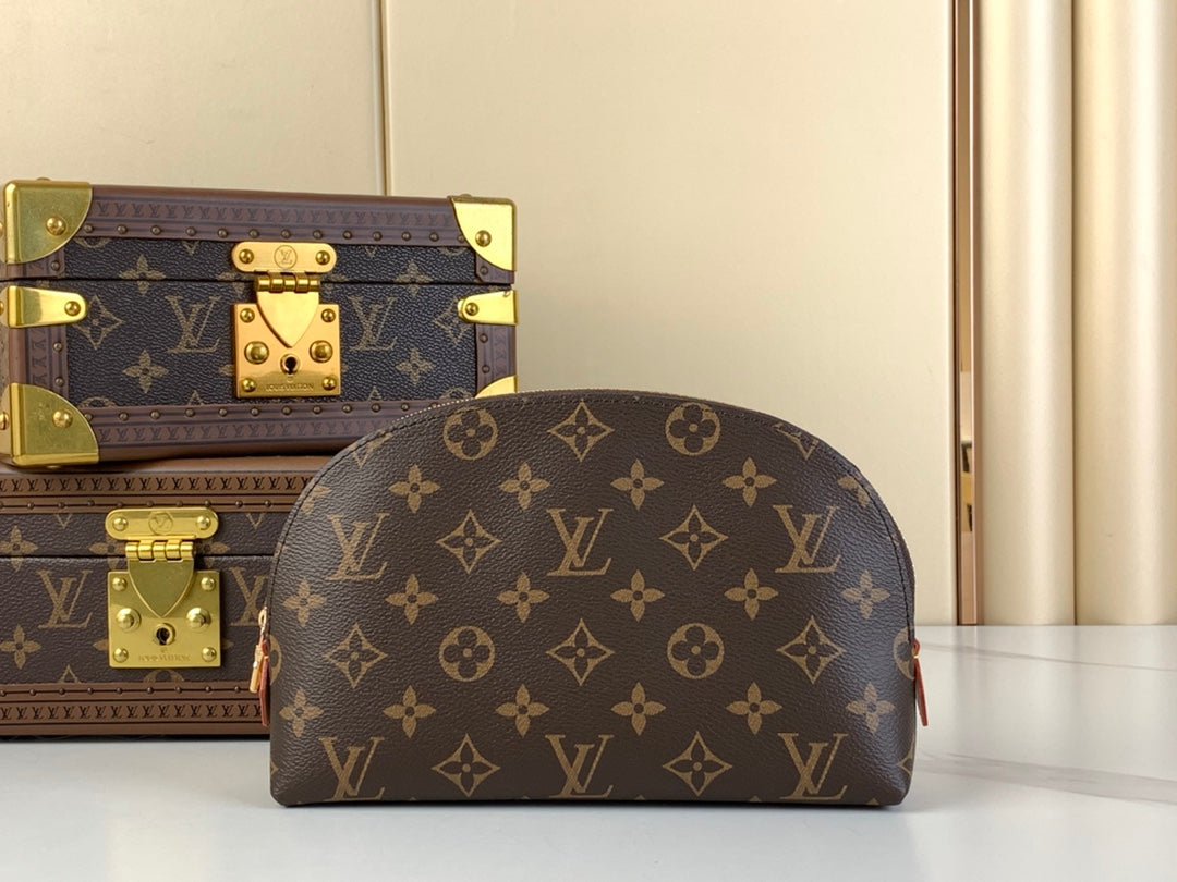 LOUIS VUITTON COSMETIC POUCH 22 IN BROWN MONOGRAM CANVAS