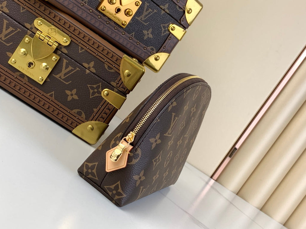 LOUIS VUITTON COSMETIC POUCH 22 IN BROWN MONOGRAM CANVAS