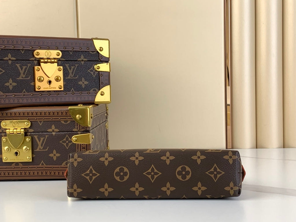 LOUIS VUITTON COSMETIC POUCH 22 IN BROWN MONOGRAM CANVAS