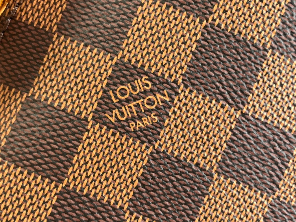 LOUIS VUITTON COSMETIC POUCH 22 IN BROWN DAMIER EBENE CANVAS
