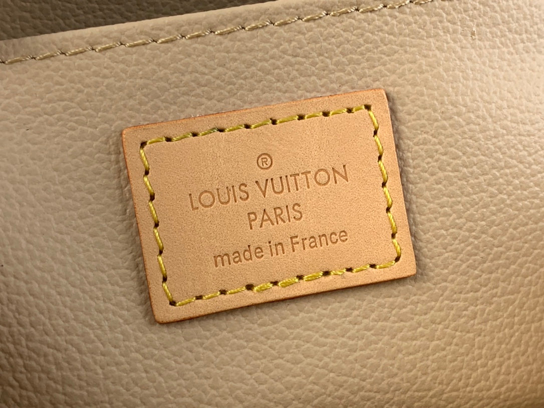 LOUIS VUITTON COSMETIC POUCH PM 19 IN WHITE GRAY DAMIER AZUR CANVAS