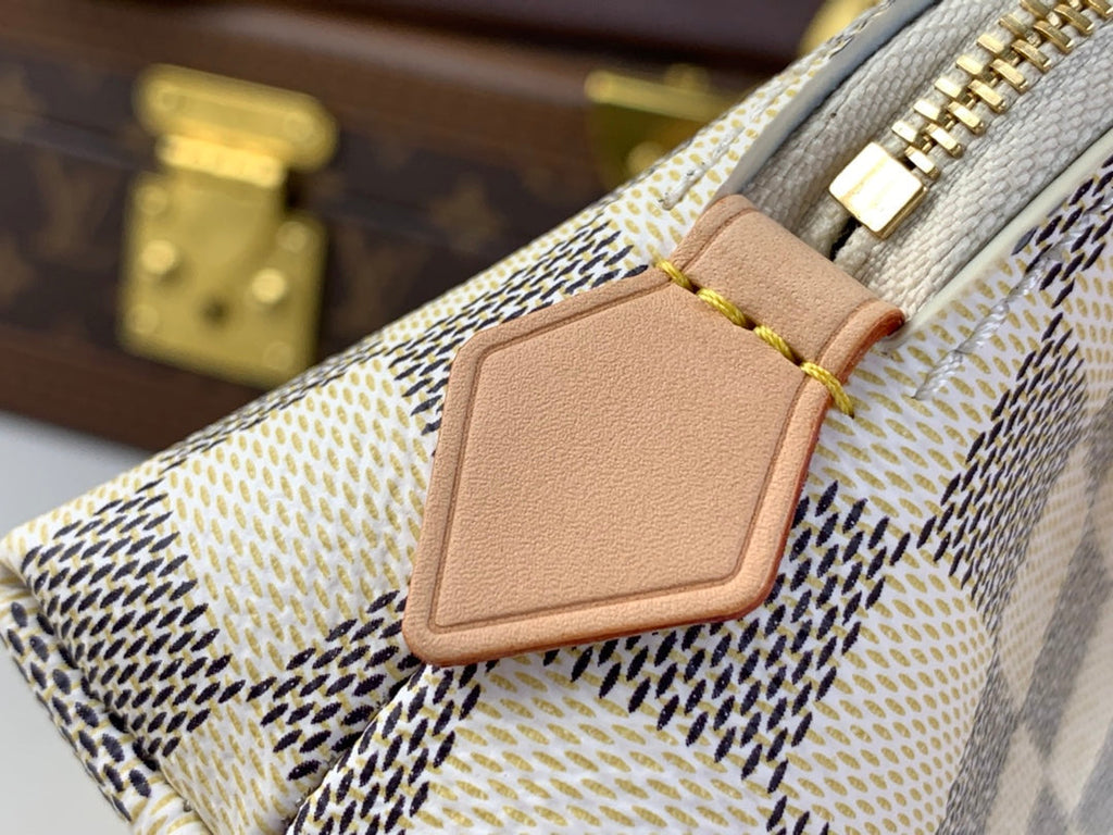 LOUIS VUITTON COSMETIC POUCH PM 19 IN WHITE GRAY DAMIER AZUR CANVAS