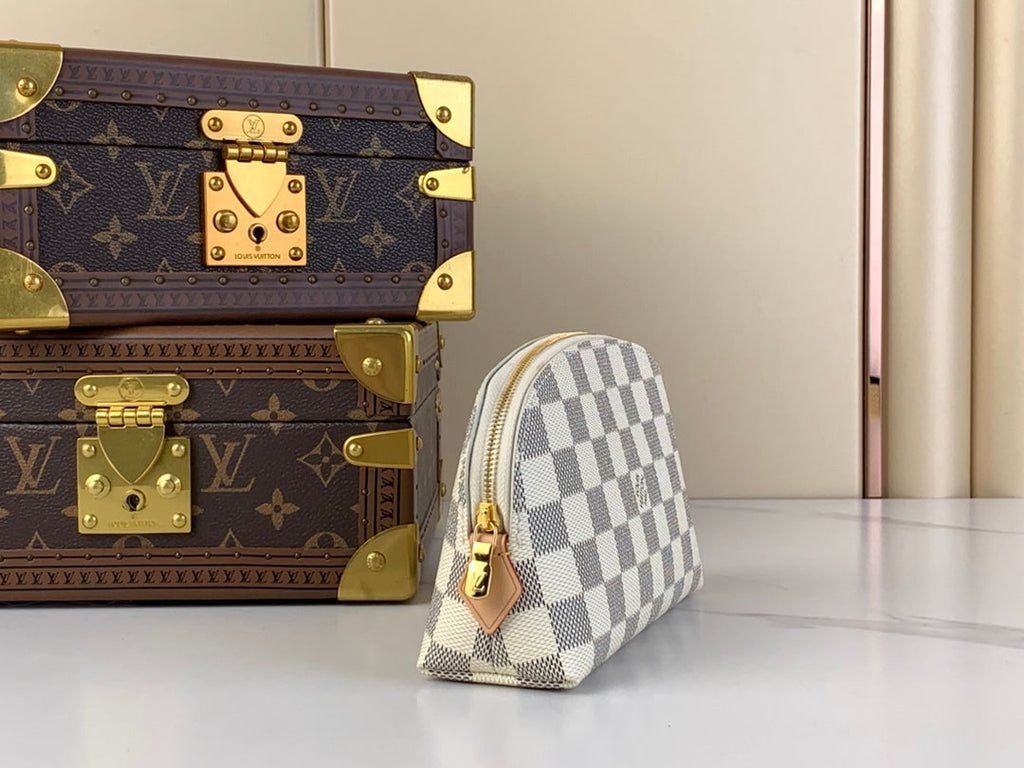 LOUIS VUITTON COSMETIC POUCH PM 19 IN WHITE GRAY DAMIER AZUR CANVAS