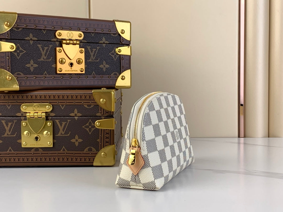 LOUIS VUITTON COSMETIC POUCH PM 19 IN WHITE GRAY DAMIER AZUR CANVAS