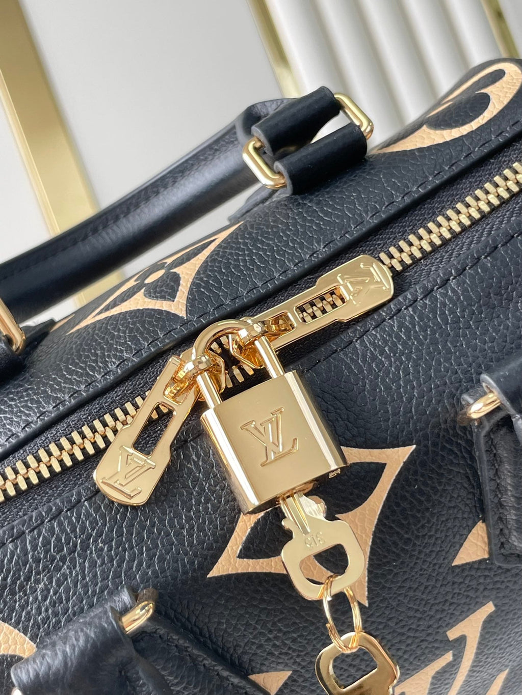 LOUIS VUITTON SPEEDY BANDOULIÈRE 20 IN BLACK CREAM MONOGRAM EMPREINTE LEATHER GOLD HARDWARE