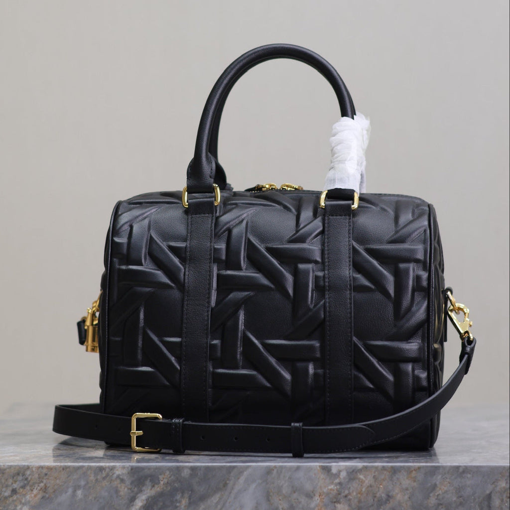 DIOR GROOVE BAG 25 IN BLACK MACROCANNAGE CALFSKIN WITH GOLD HARDWARE