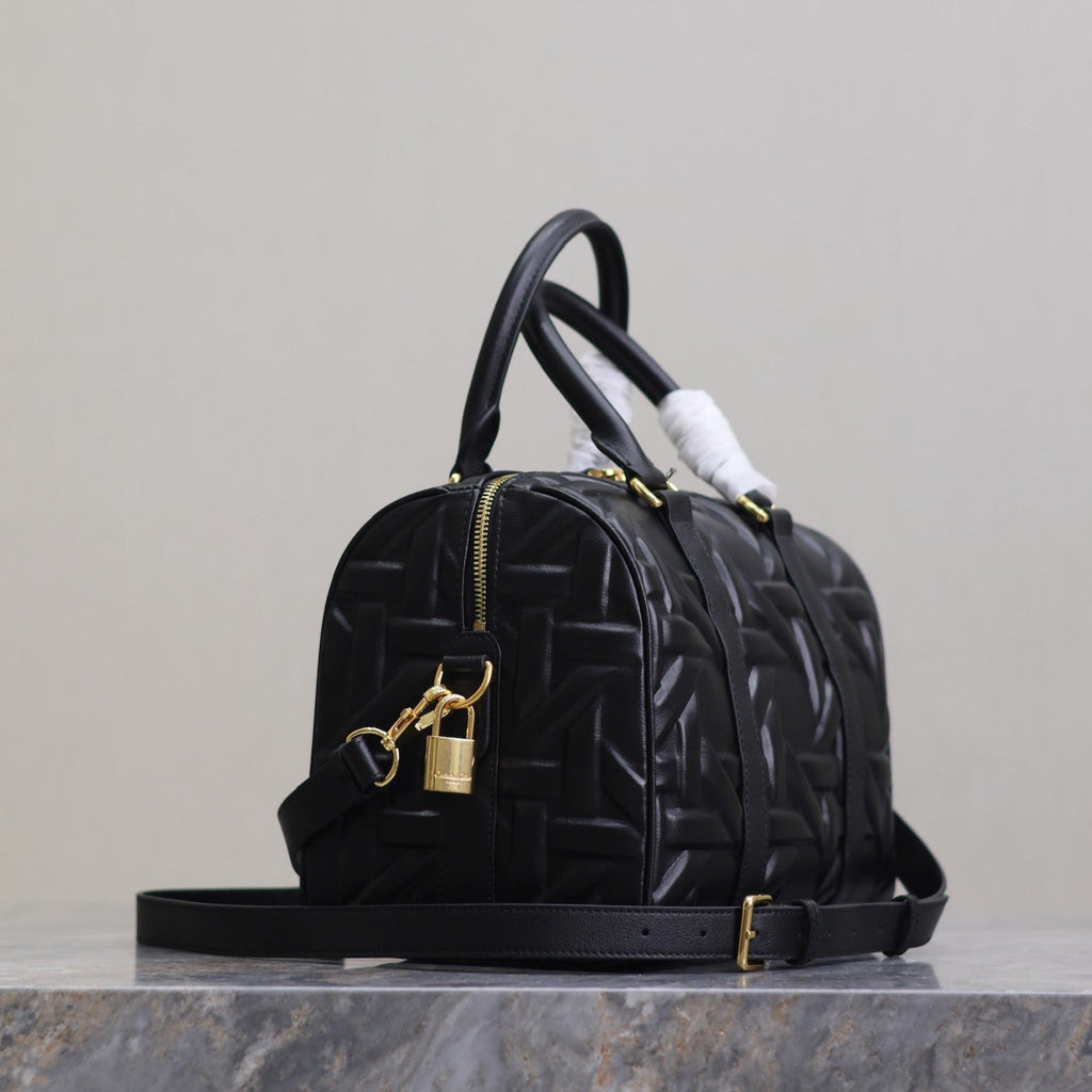 DIOR GROOVE BAG 25 IN BLACK MACROCANNAGE CALFSKIN WITH GOLD HARDWARE