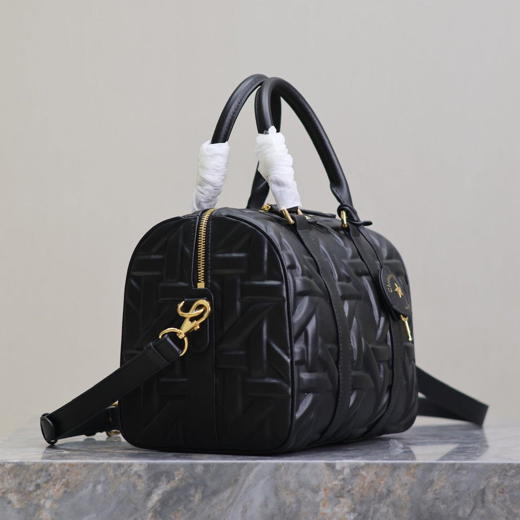 DIOR GROOVE BAG 25 IN BLACK MACROCANNAGE CALFSKIN WITH GOLD HARDWARE