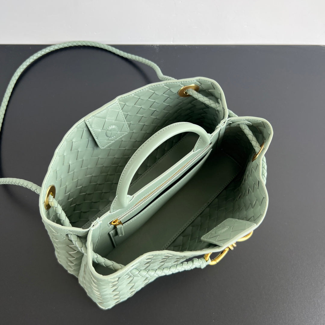 BOTTEGA VENETA SMALL ANDIAMO 29 IN CEDALON GREEN LAMBSKIN