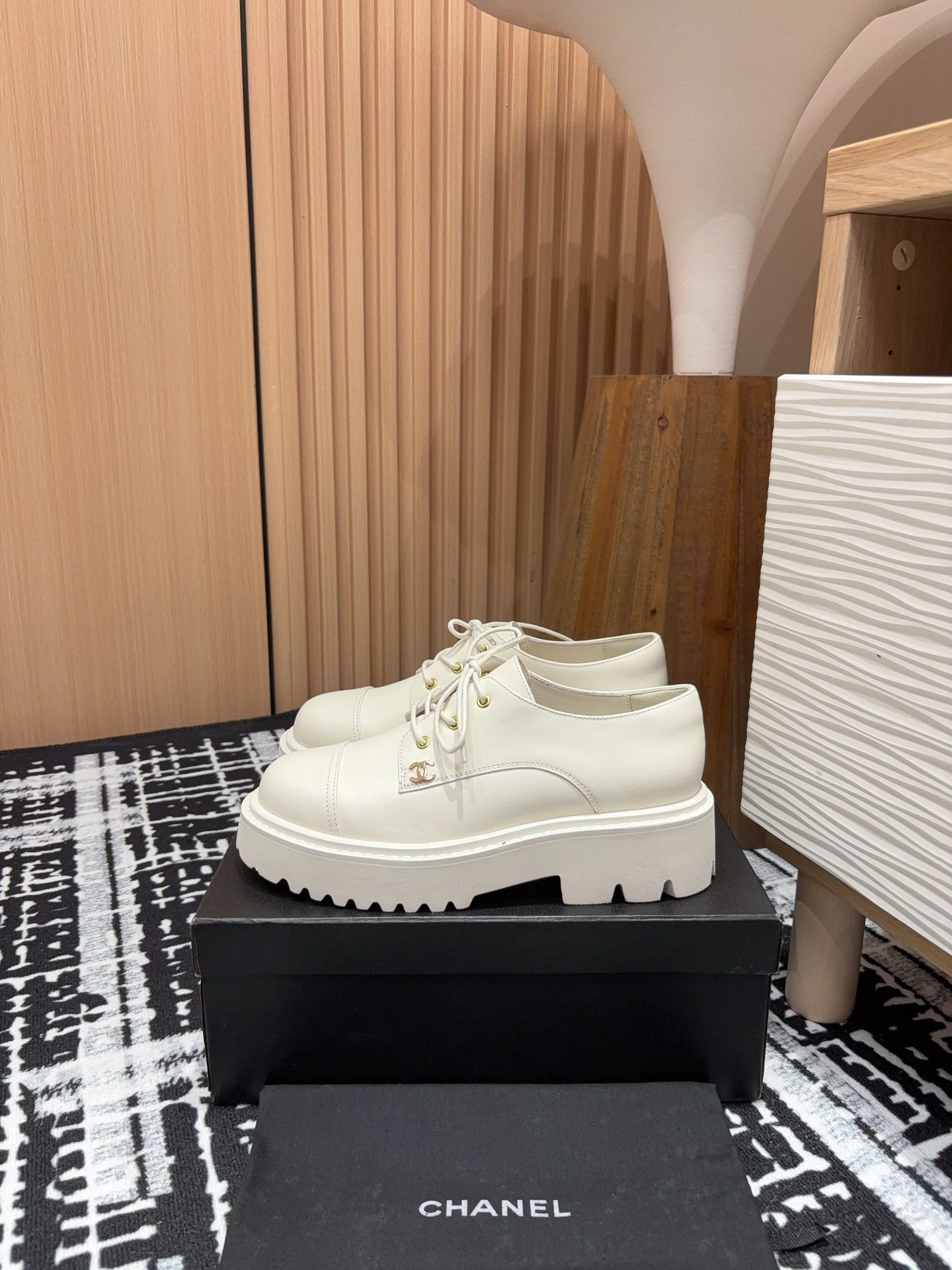 CHANEL OXFORD SHOES IN WHITE CALFSKIN
