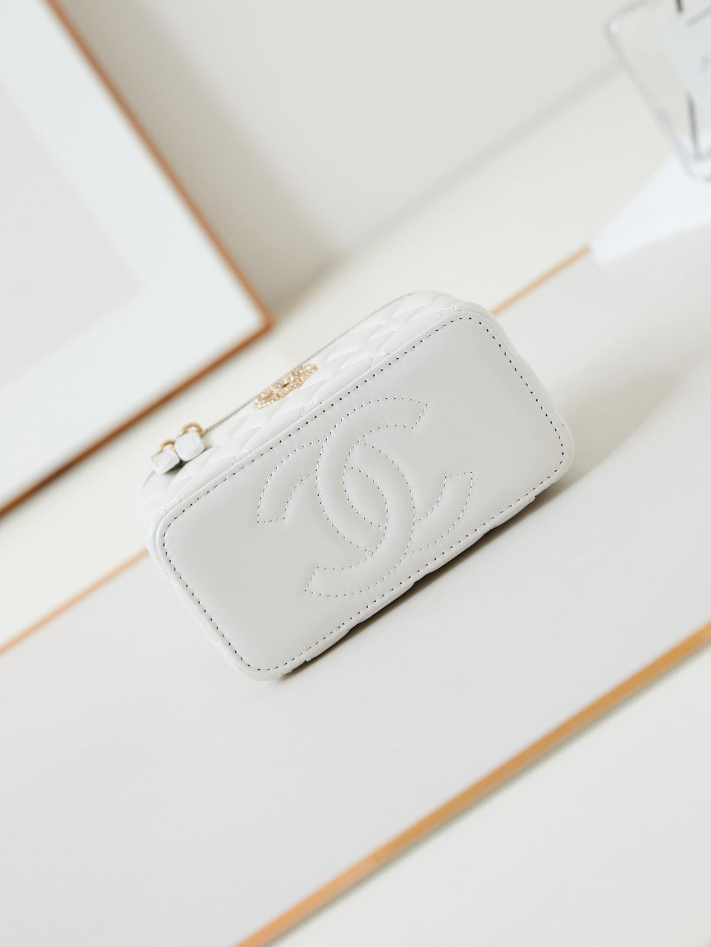 CHANEL 25S MINI VANITY BAG 16 CM IN WHITE LAMBSKIN WITH CRYSTAL-EMBELLISHED  LOGO