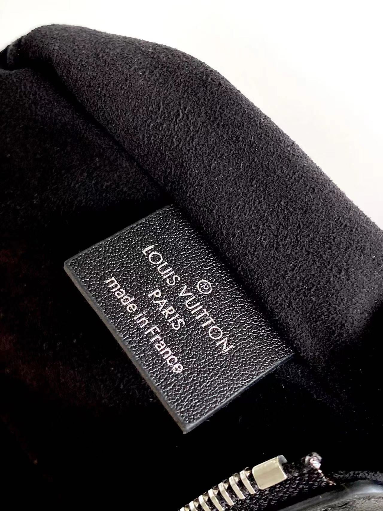 LOUIS VUITTON SLIM TRUNK 23 IN BLACK CALFSKIN SILVER HARDWARE
