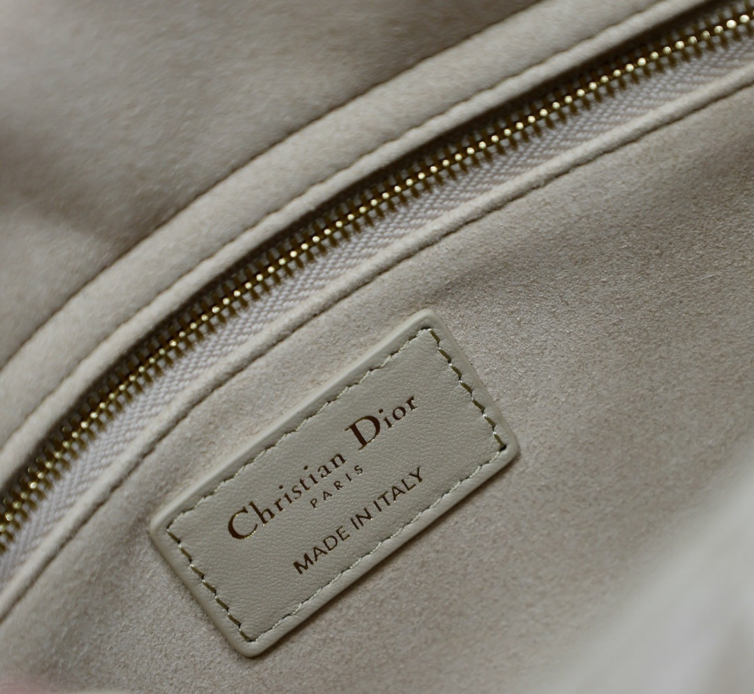 DIOR MEDIUM LADY BAG 24 IN POWDER BEIGE QUILTED MACROCANNAGE CALFSKIN METAL CHARM