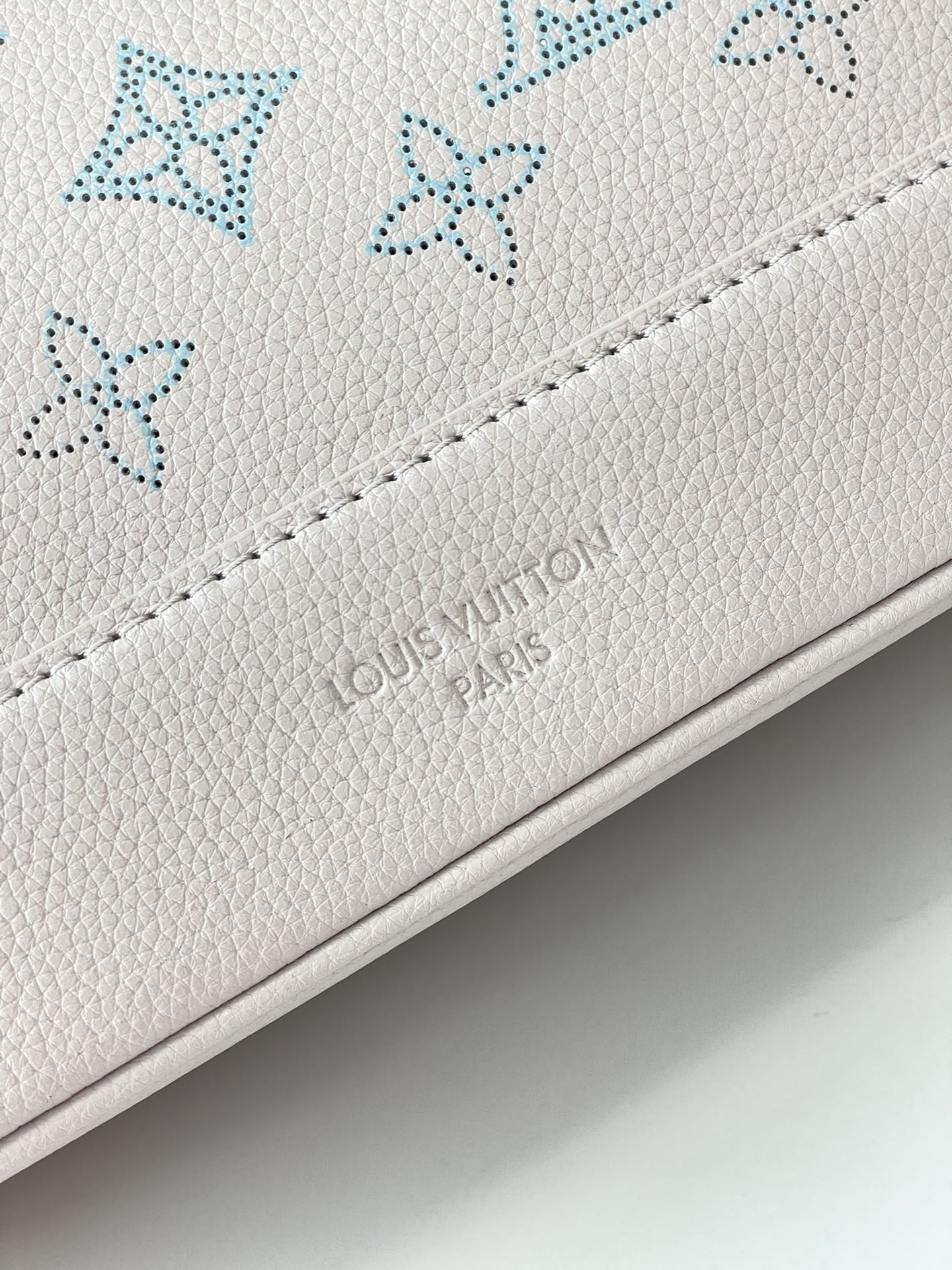 LOUIS VUITTON FLORE 28 IN WHITE PERFORATED CALFSKIN