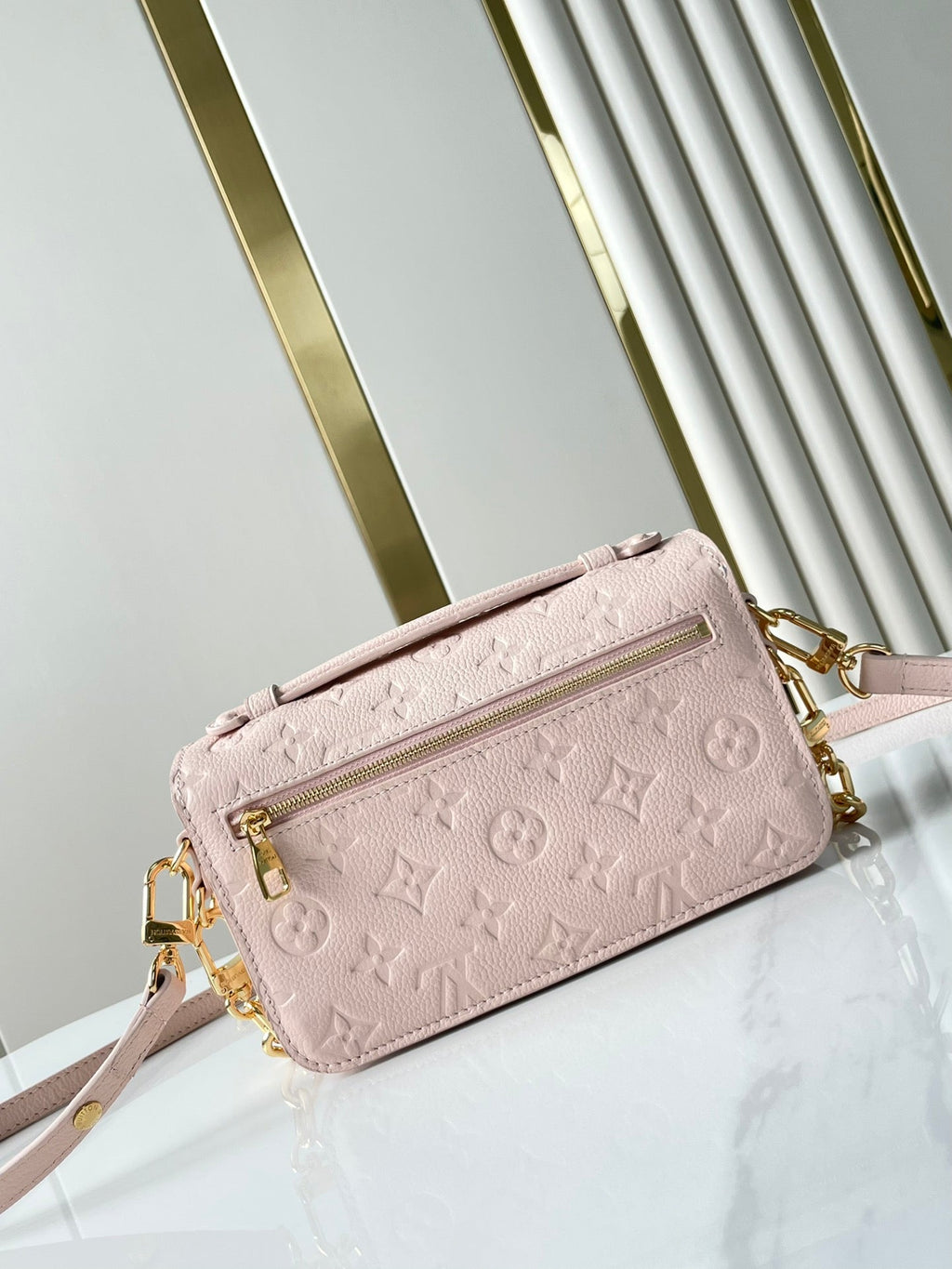 LOUIS VUITTON POCHETTE MÉTIS EAST WEST 21 IN PINK OPALE MONOGRAM ECLIPSE CANVAS GOLD BUCKLE