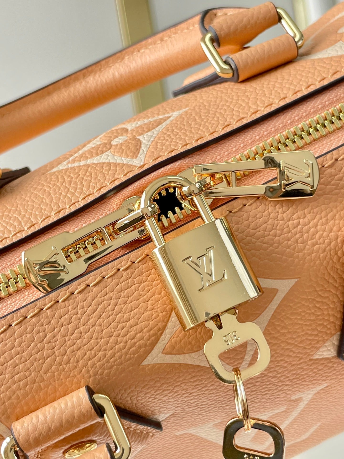 LOUIS VUITTON SPEEDY BANDOULIÈRE 20 IN ARIZONA CREAM MONOGRAM EMPREINTE LEATHER