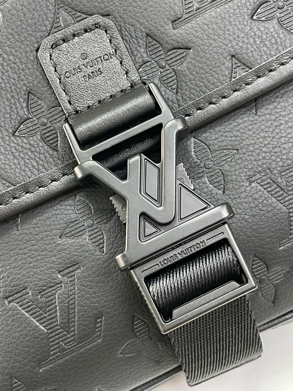 LOUIS VUITTON GETAWAY MESSENGER 18 IN BLACK EMBOSSED CALFSKIN