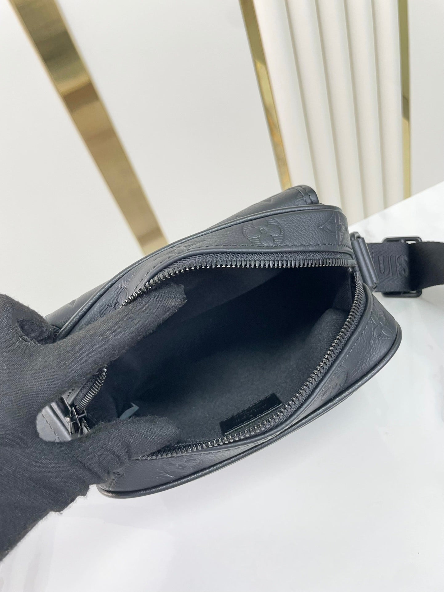 LOUIS VUITTON GETAWAY MESSENGER 18 IN BLACK EMBOSSED CALFSKIN