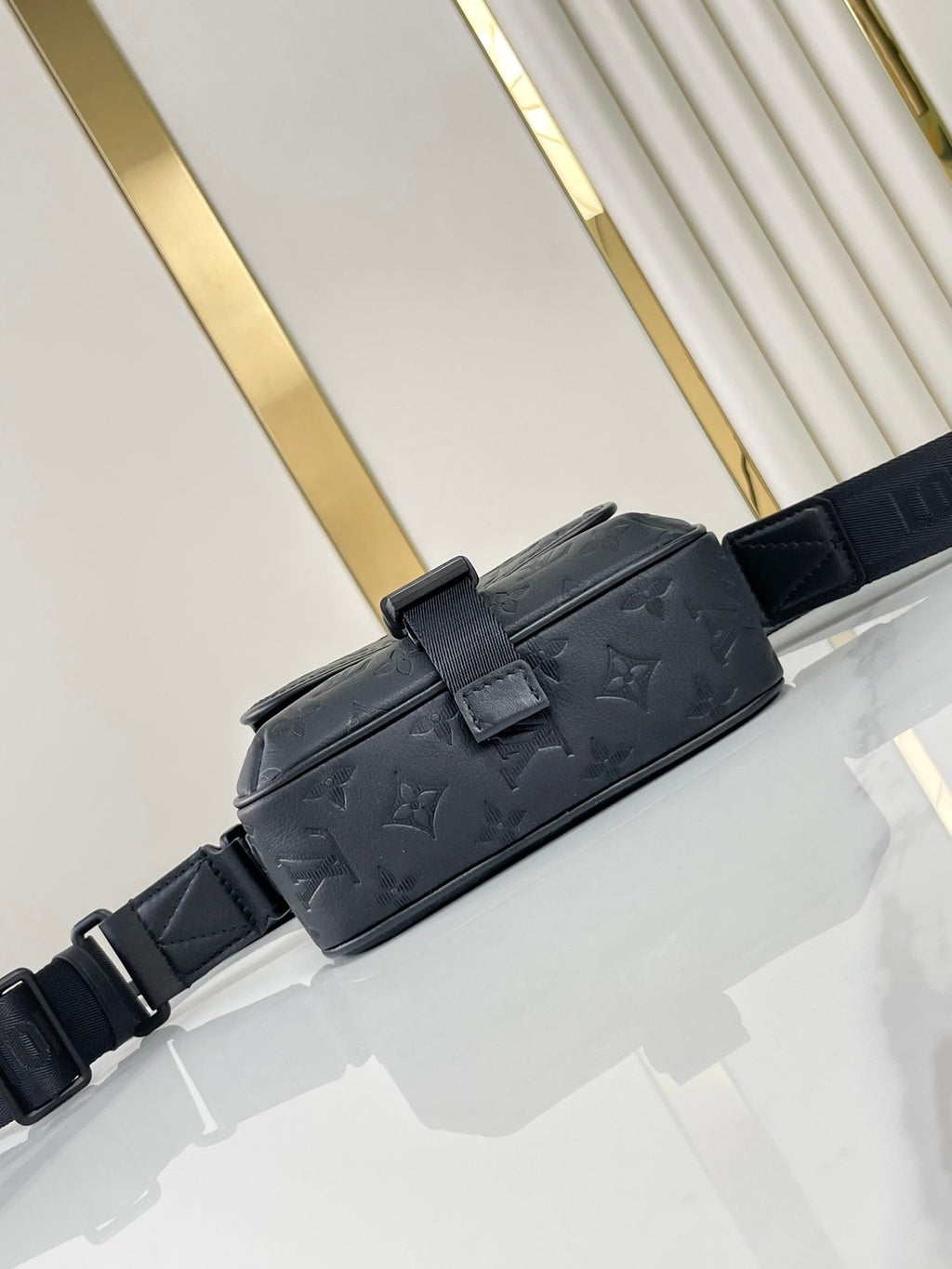 LOUIS VUITTON GETAWAY MESSENGER 18 IN BLACK EMBOSSED CALFSKIN