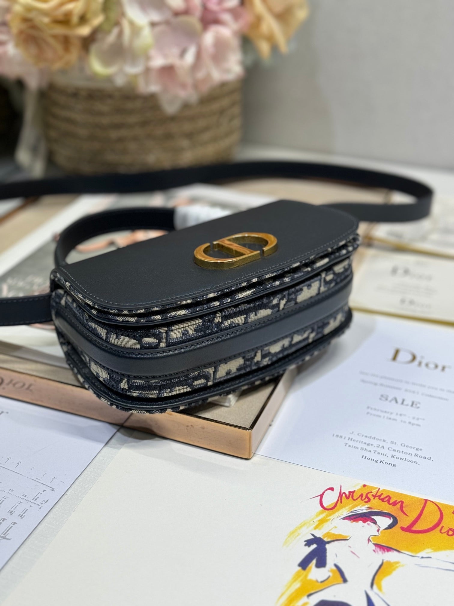 DIOR SMALL 19 MONTAIGNE AVENUE TOP HANDLE BAG BLUE  OBLIQUE JACQUARD AND BLACK SMOOTH CALFSKIN 221158