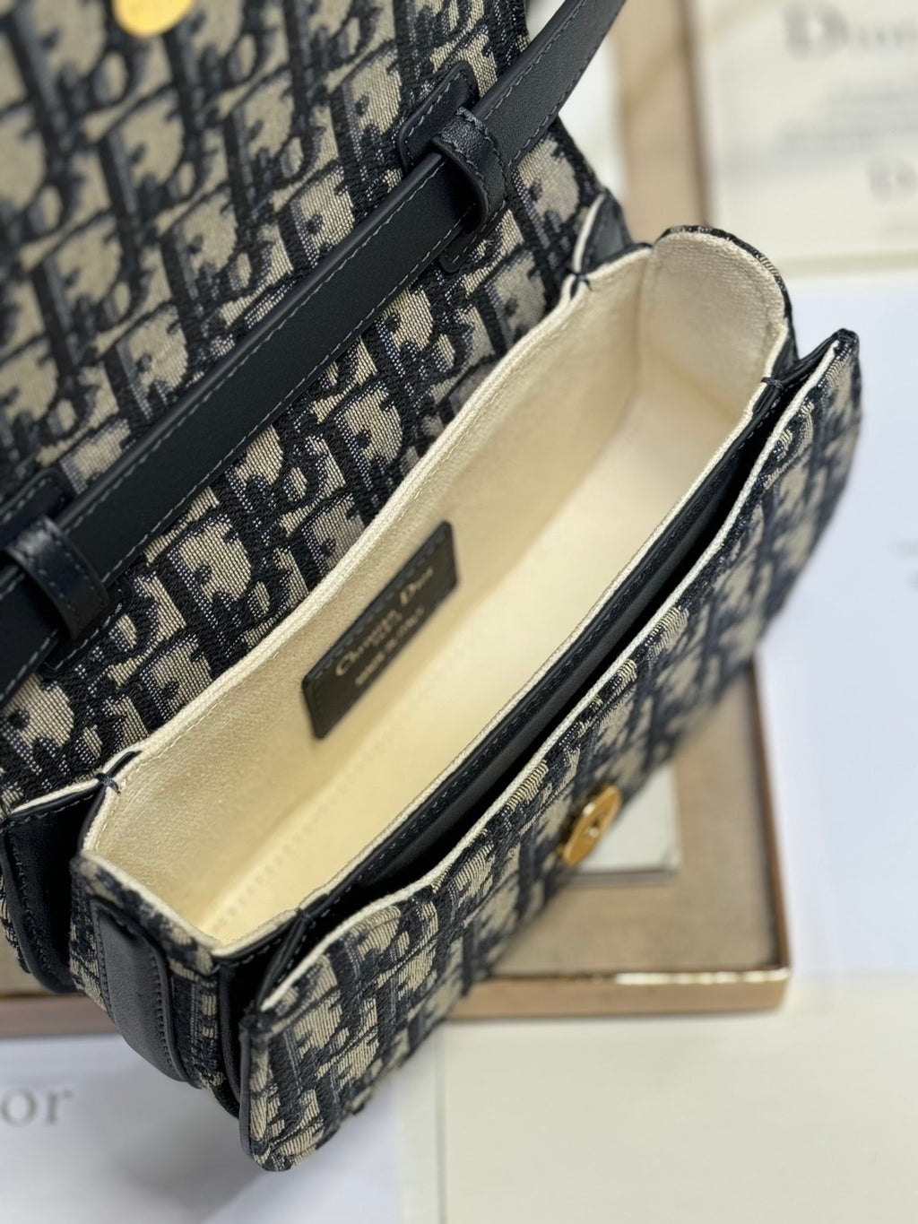 DIOR SMALL 19 MONTAIGNE AVENUE TOP HANDLE BAG BLUE  OBLIQUE JACQUARD AND BLACK SMOOTH CALFSKIN 221158