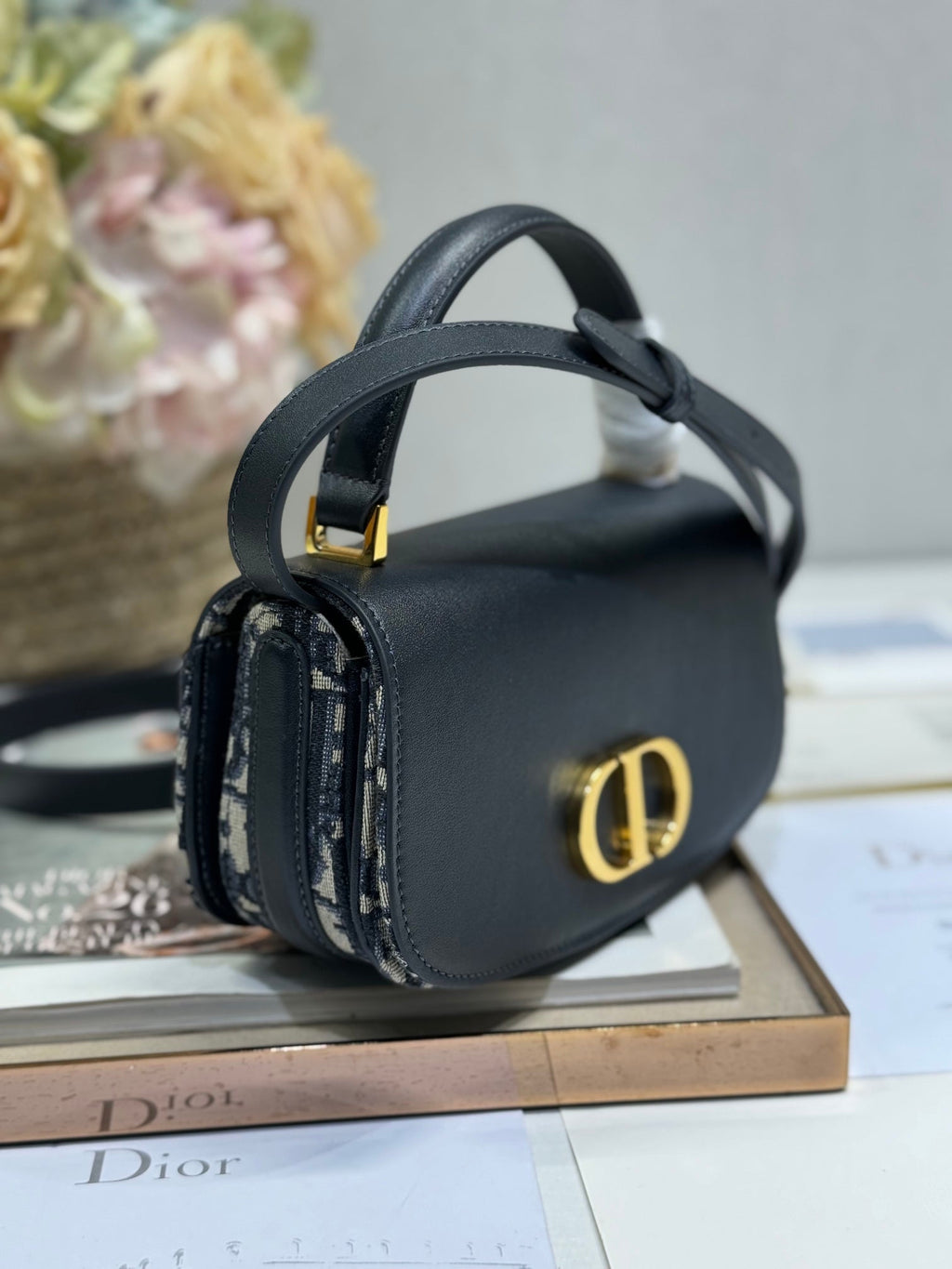 DIOR SMALL 19 MONTAIGNE AVENUE TOP HANDLE BAG BLUE  OBLIQUE JACQUARD AND BLACK SMOOTH CALFSKIN 221158