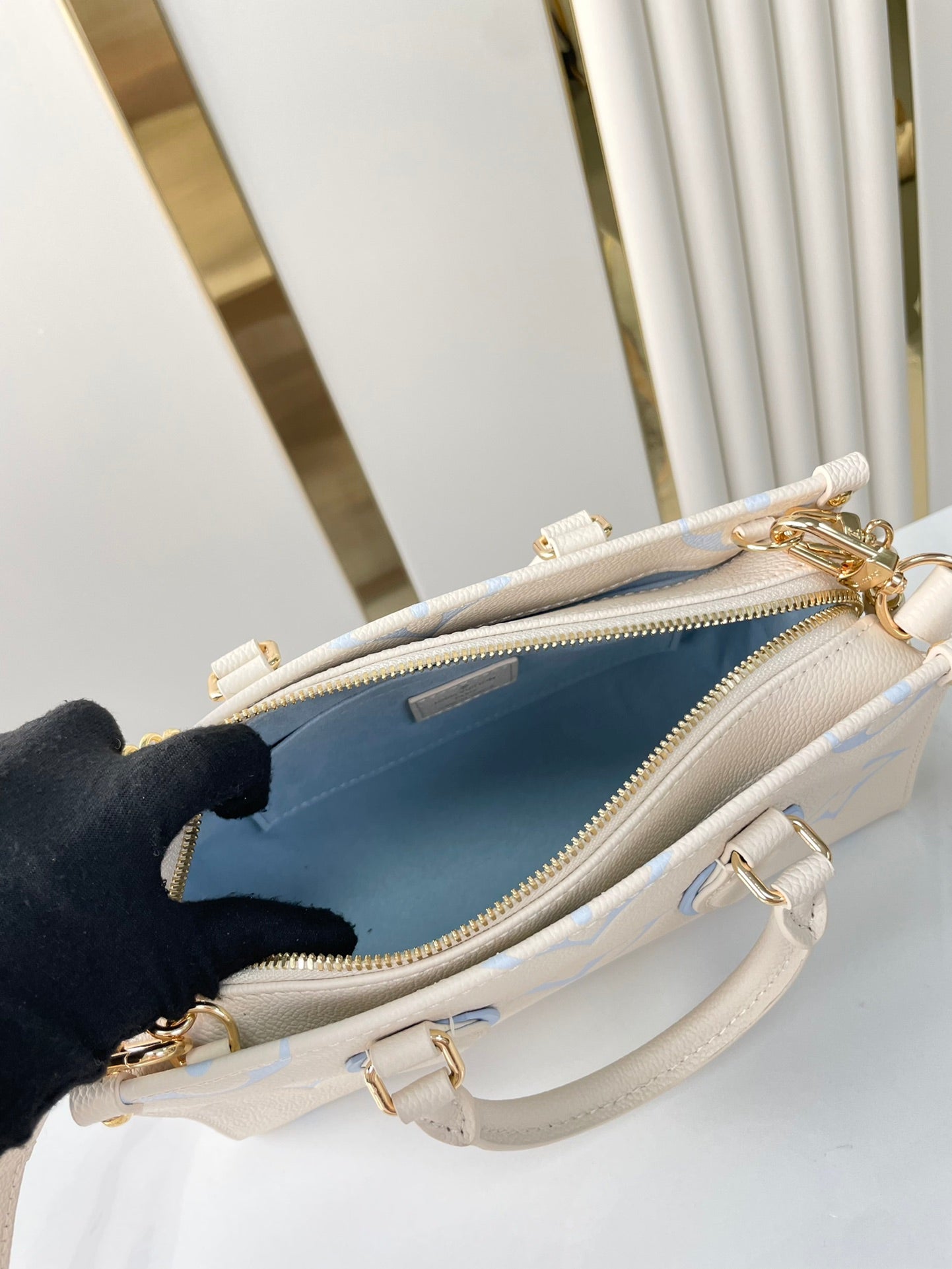 LOUIS VUITTON ONTHEGO 25 IN CREAM BLUE CALFSKIN GOLD HARDWARE
