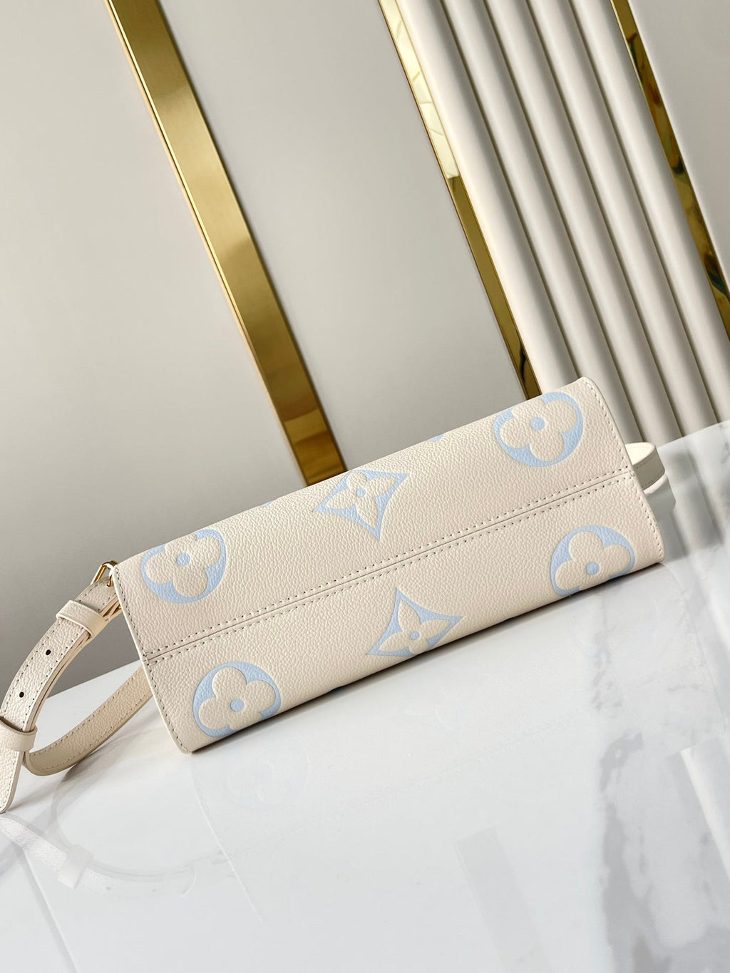 LOUIS VUITTON ONTHEGO 25 IN CREAM BLUE CALFSKIN GOLD HARDWARE
