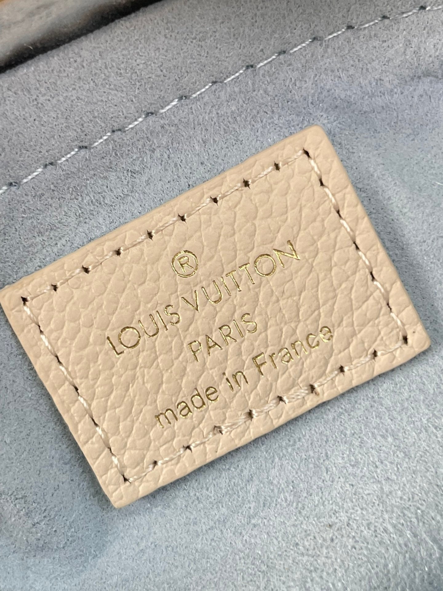 LOUIS VUITTON ONTHEGO 25 IN CREAM BLUE CALFSKIN GOLD HARDWARE