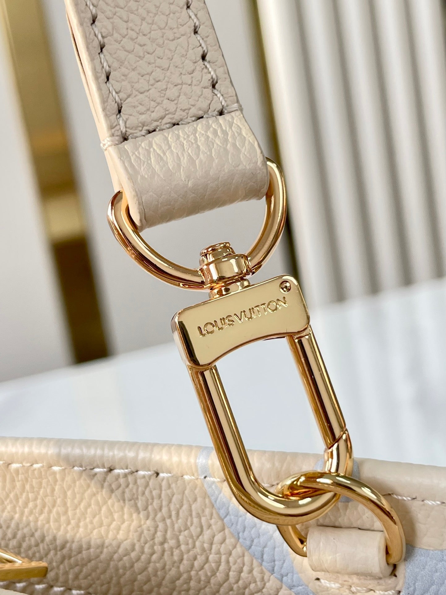 LOUIS VUITTON ONTHEGO 25 IN CREAM BLUE CALFSKIN GOLD HARDWARE
