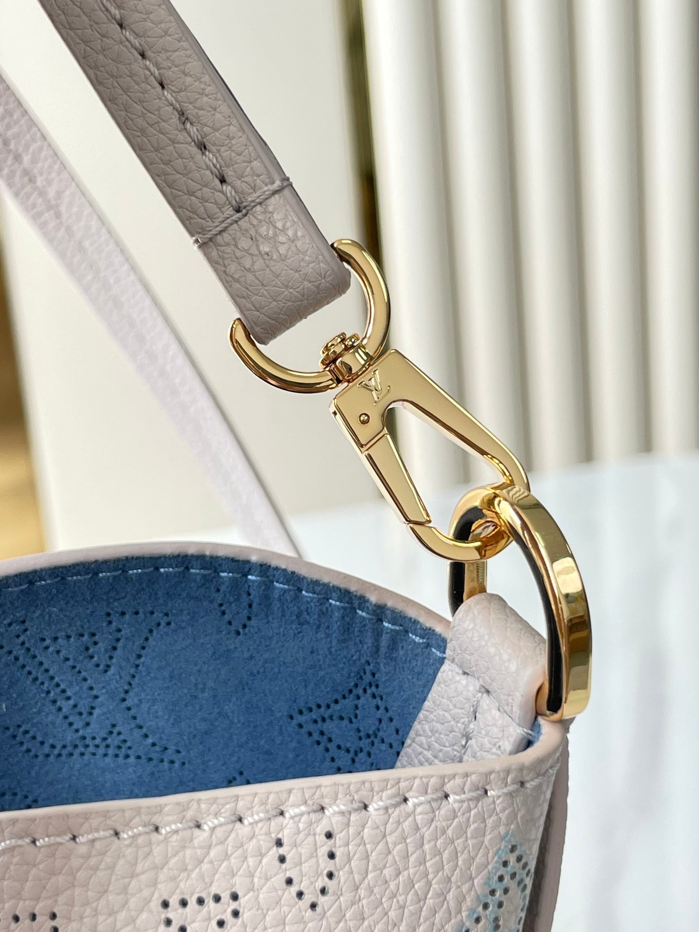 LOUIS VUITTON BLOSSOM PM 20 IN BLUME PERFORATED CALFSKIN