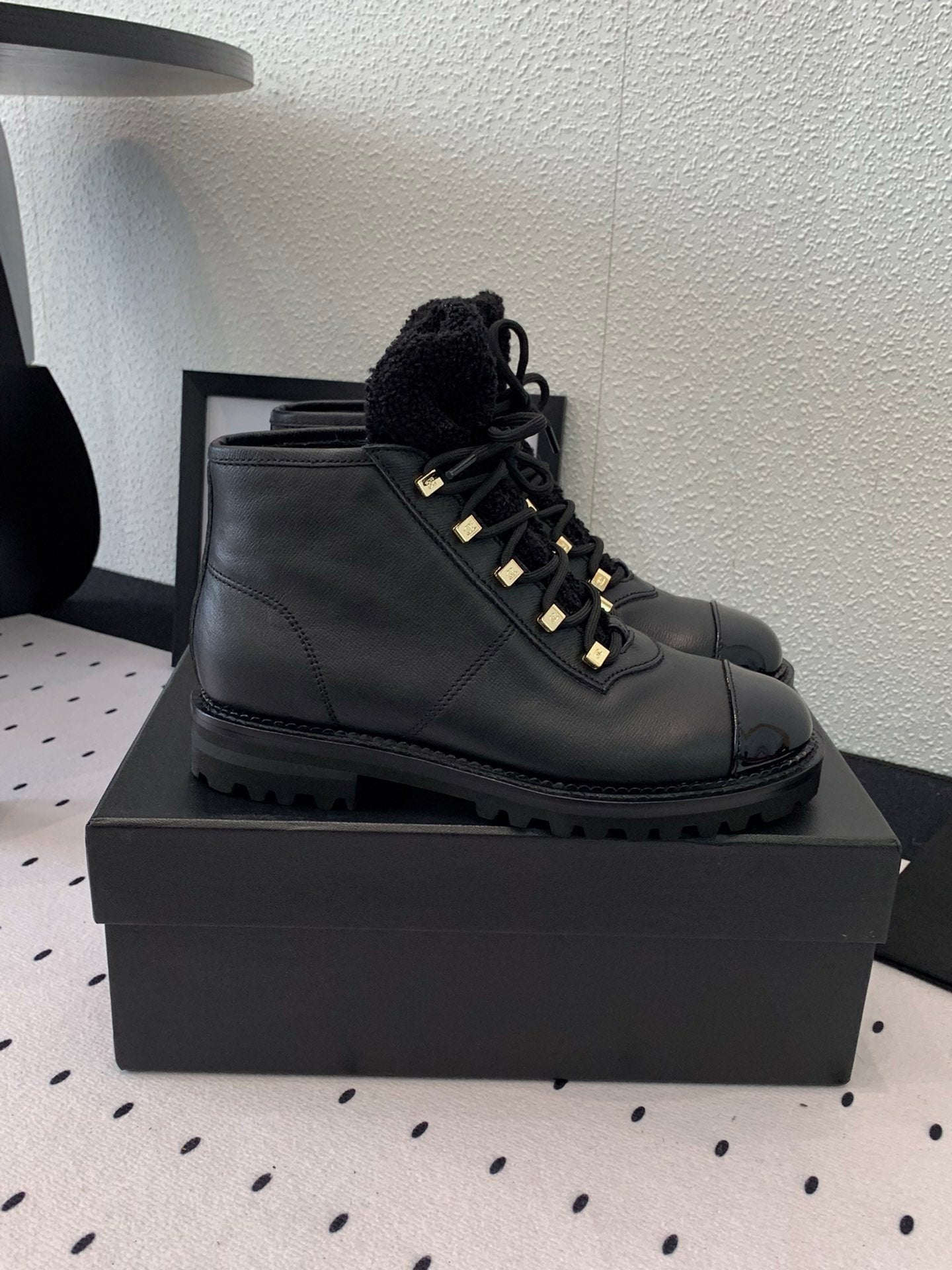CHANEL ANKLE BOOTS IN BLACK CALFSKIN 971629